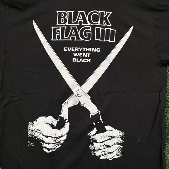 Black Flag Everything Went Black T-shirt size Large - Picture 2 of 5
